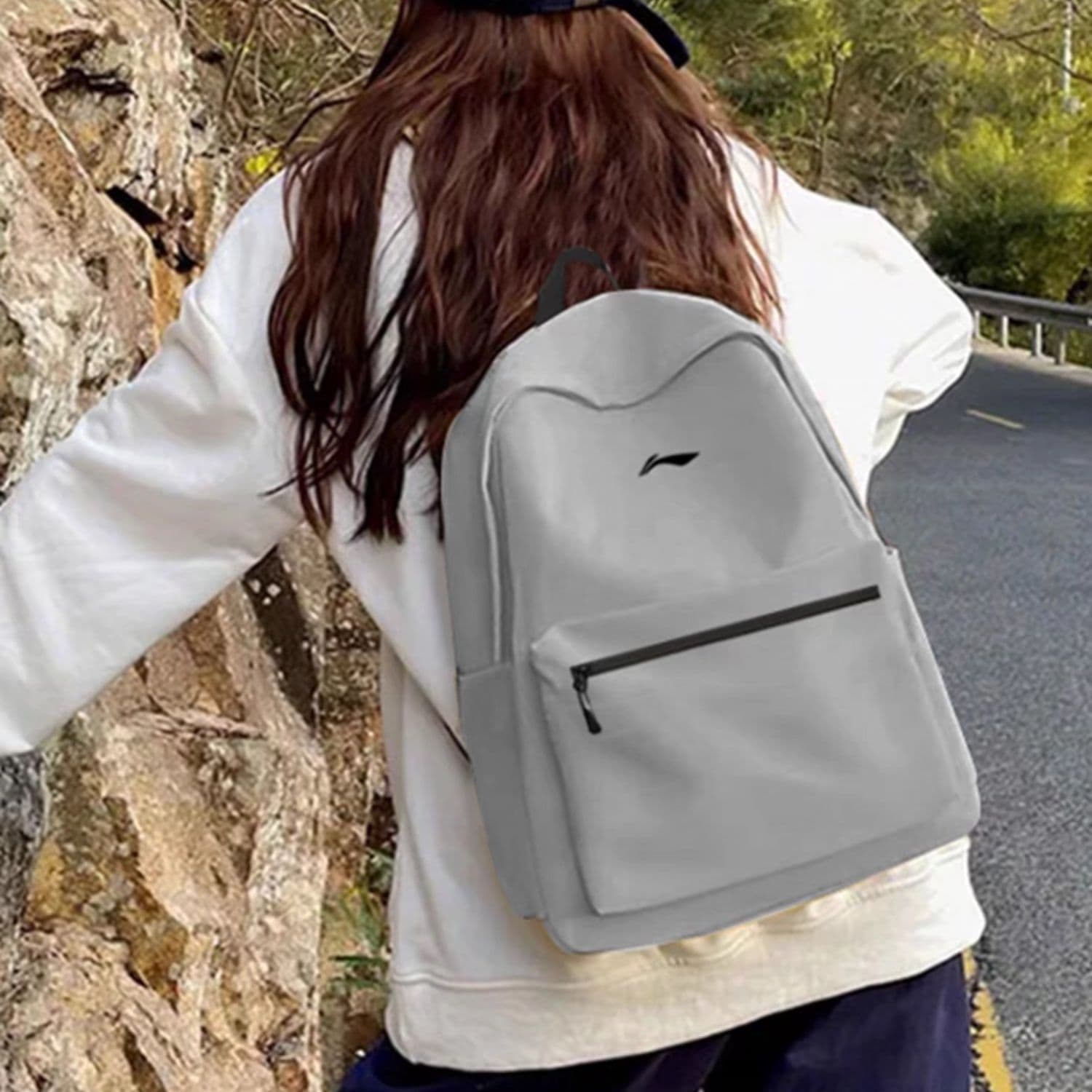 バックパック シンプル動きやすいスポーツリュック