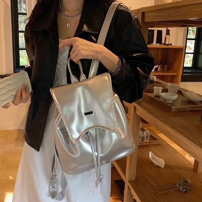 バックパック 柔らかフラップ通勤リュック