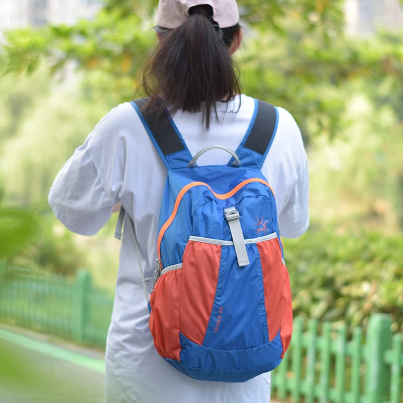 バックパック 街歩き軽量ポケットリュック