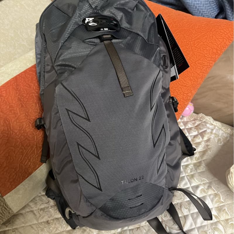 バックパック 空気通気性優れた登山用バックパック